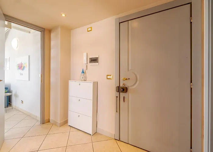 Politecnico & Crocetta Elegant Flat Turin