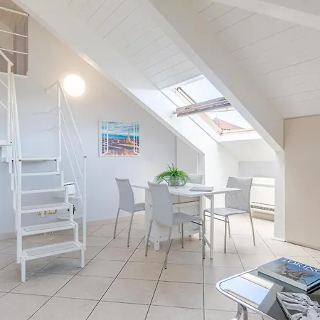 Politecnico & Crocetta Elegant Flat